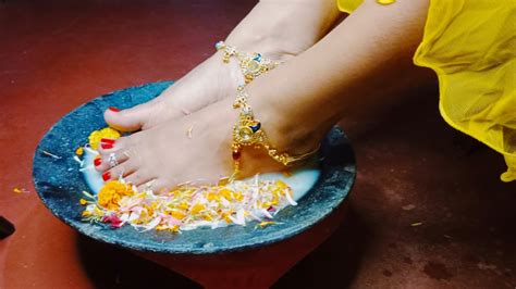 indian foot mistress|Foot goddess offering her feet to worshippers : r/indianfeet .